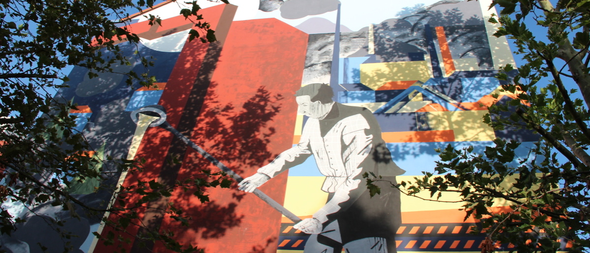 Hochstraße 120 Burbach, Giebelgestaltung Kunst-Graffito mit Burbacher Hütte, Stahlgließerei, Arbeiter.