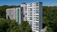 Rückansicht Mecklenburgring 53 während der Sanierungsarbeiten. Links mit Baugerüst, rechts schon saniert. Rückansicht Mecklenburgring 53 während der Sanierungsarbeiten. Links mit Baugerüst, rechts schon saniert.
