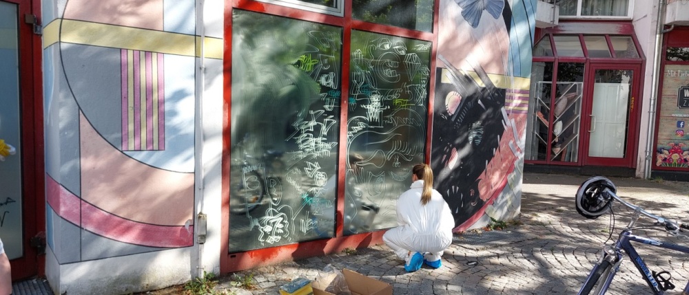Sandra Hey-Marx von der Wohnungseigentümerverwaltung voll in Aktion.