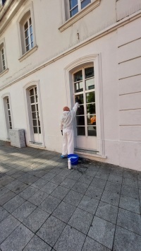 Nach getaner Arbeit strahlt das Fenster wieder.