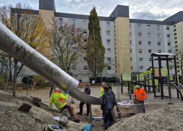 Arbeiten am Rutschenturm auf dem Spielplatz Königsbruch im Herbst 2025 Image