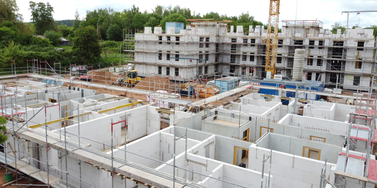 Baustelle Albertstraße am 12.05.2026 Drohnenaufnahme Rohbau Albertstraße: 1. Baukörper mit 4 Etagen, 2. Baukörper Erdgeschoss fertig
